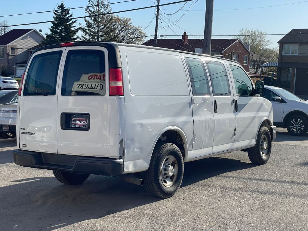 2010 Chevrolet Express Cargo Van - photo 11
