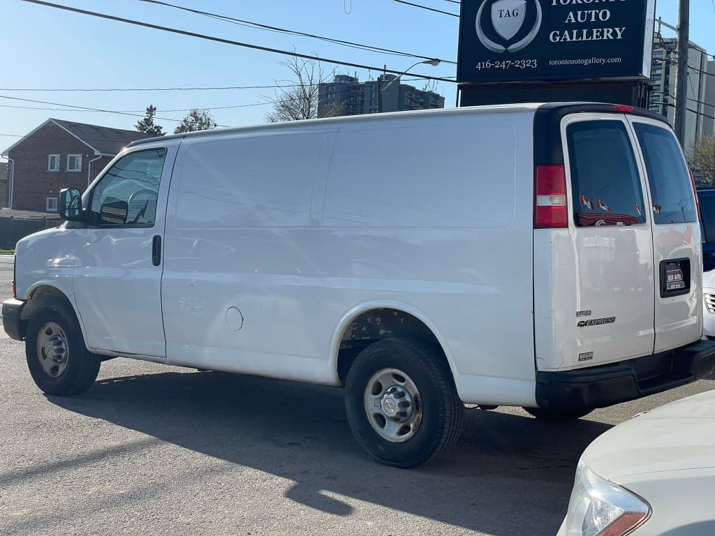 2010 Chevrolet Express Cargo Van - photo 7