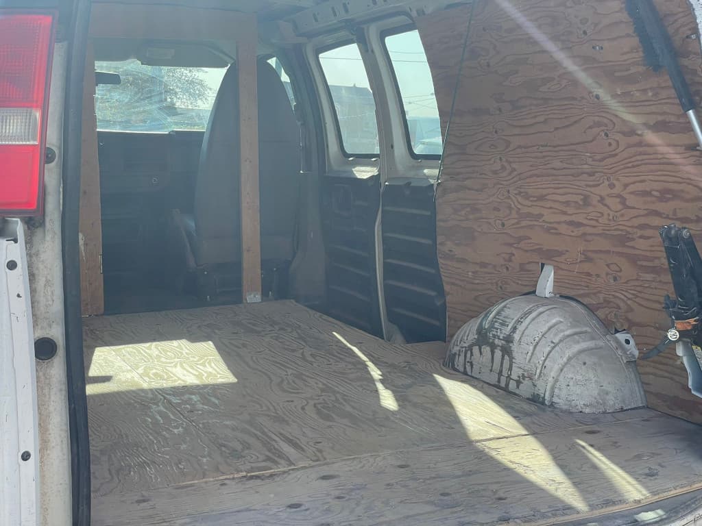 2010 Chevrolet Express Cargo Van - photo 10