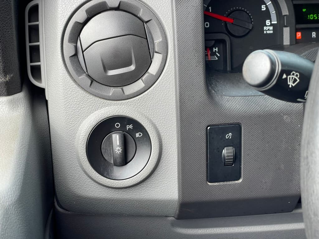 2012 Ford Econoline Cargo Van - photo 8