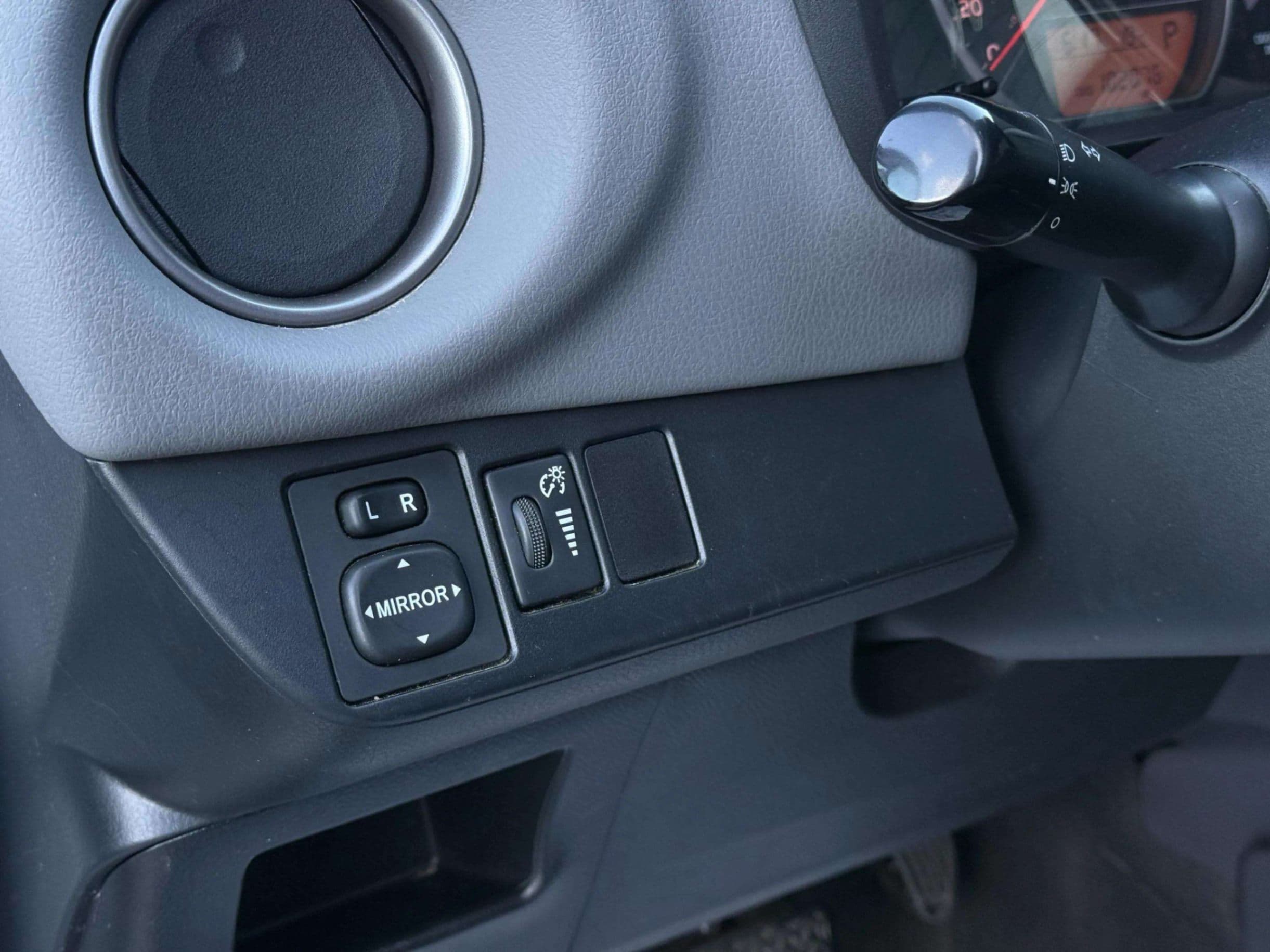 2015 Toyota Yaris - photo 14