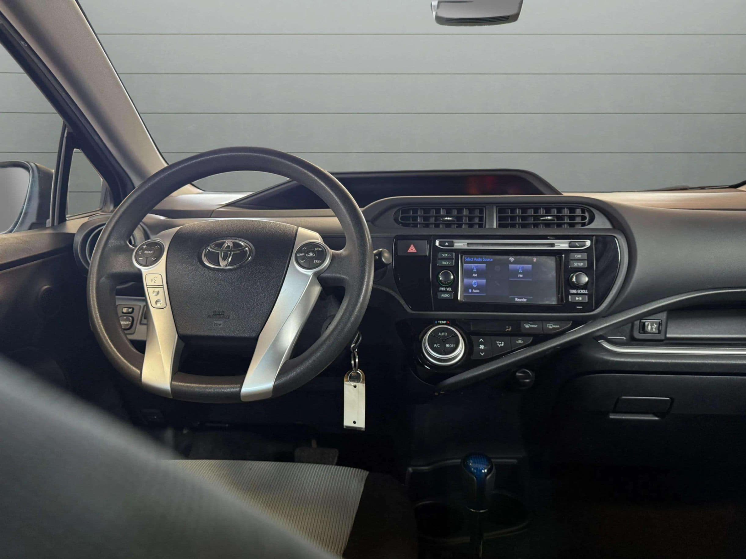 2017 Toyota Prius c - photo 21