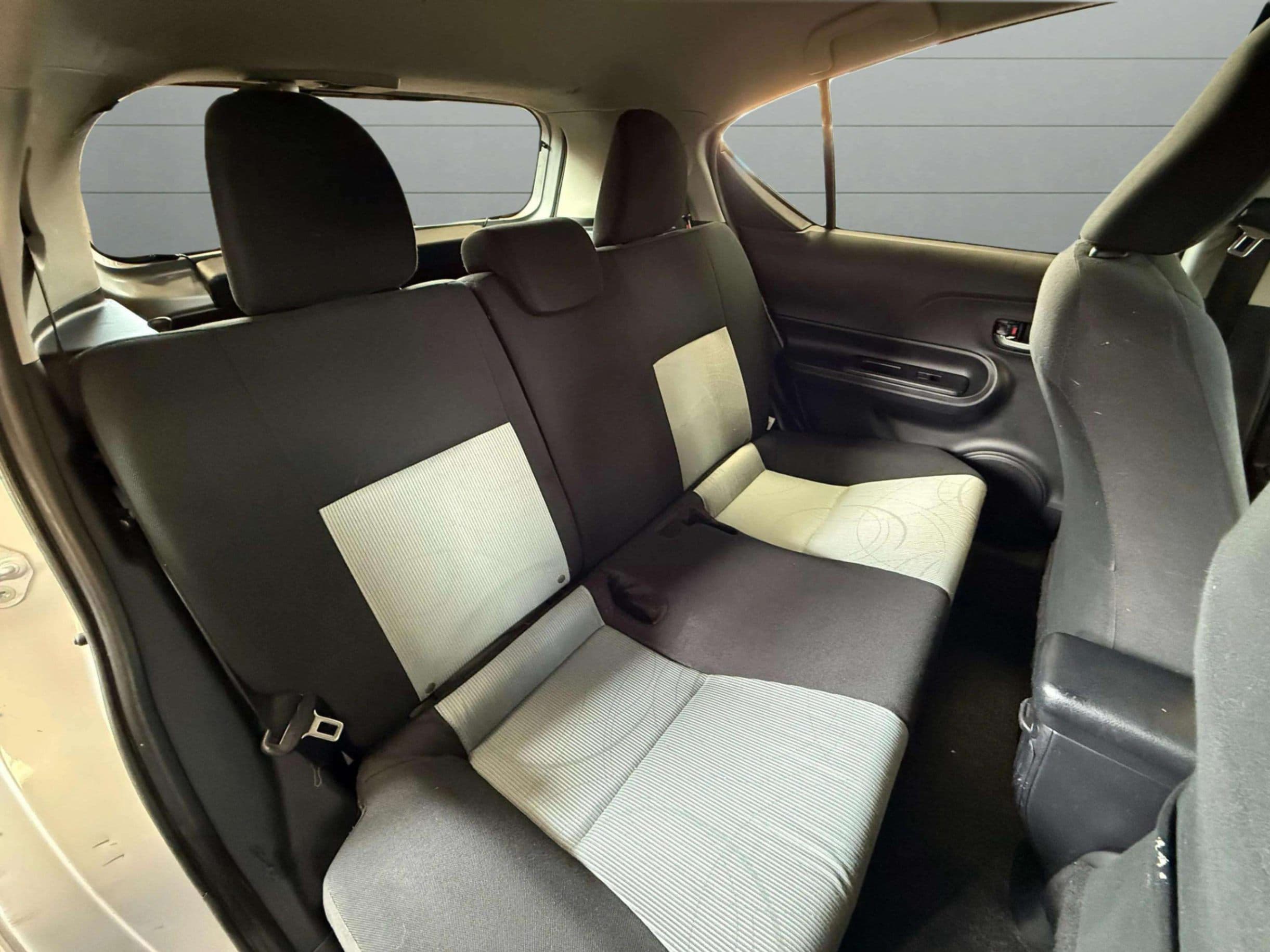2017 Toyota Prius c - photo 25