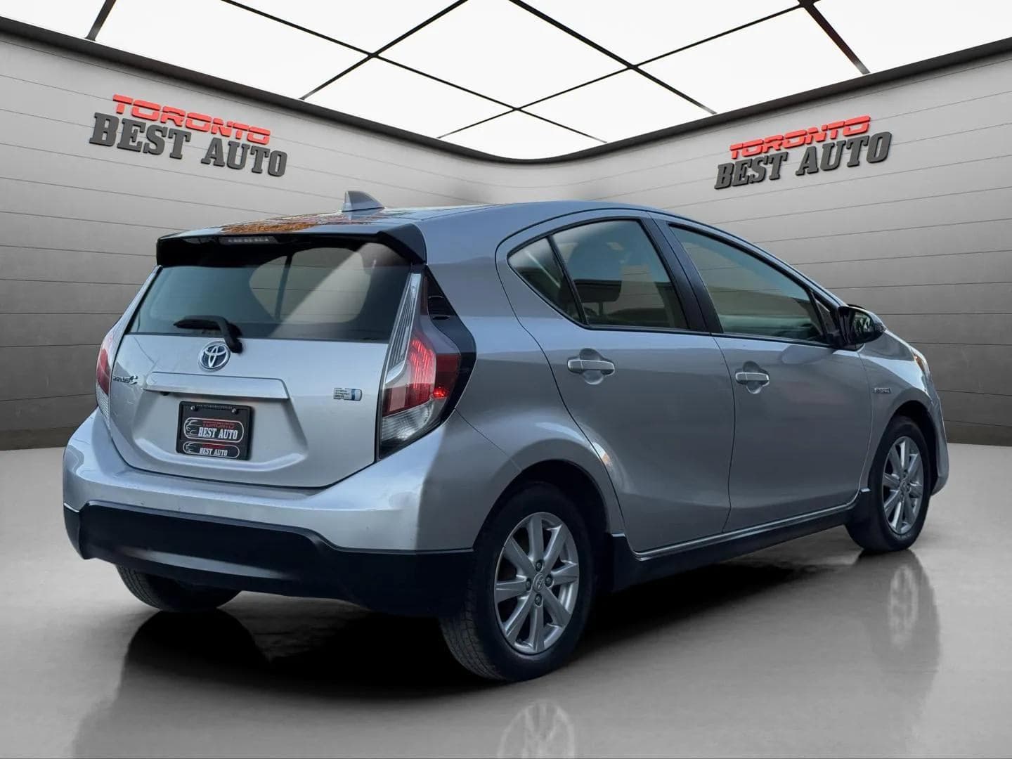 2017 Toyota Prius c - photo 7
