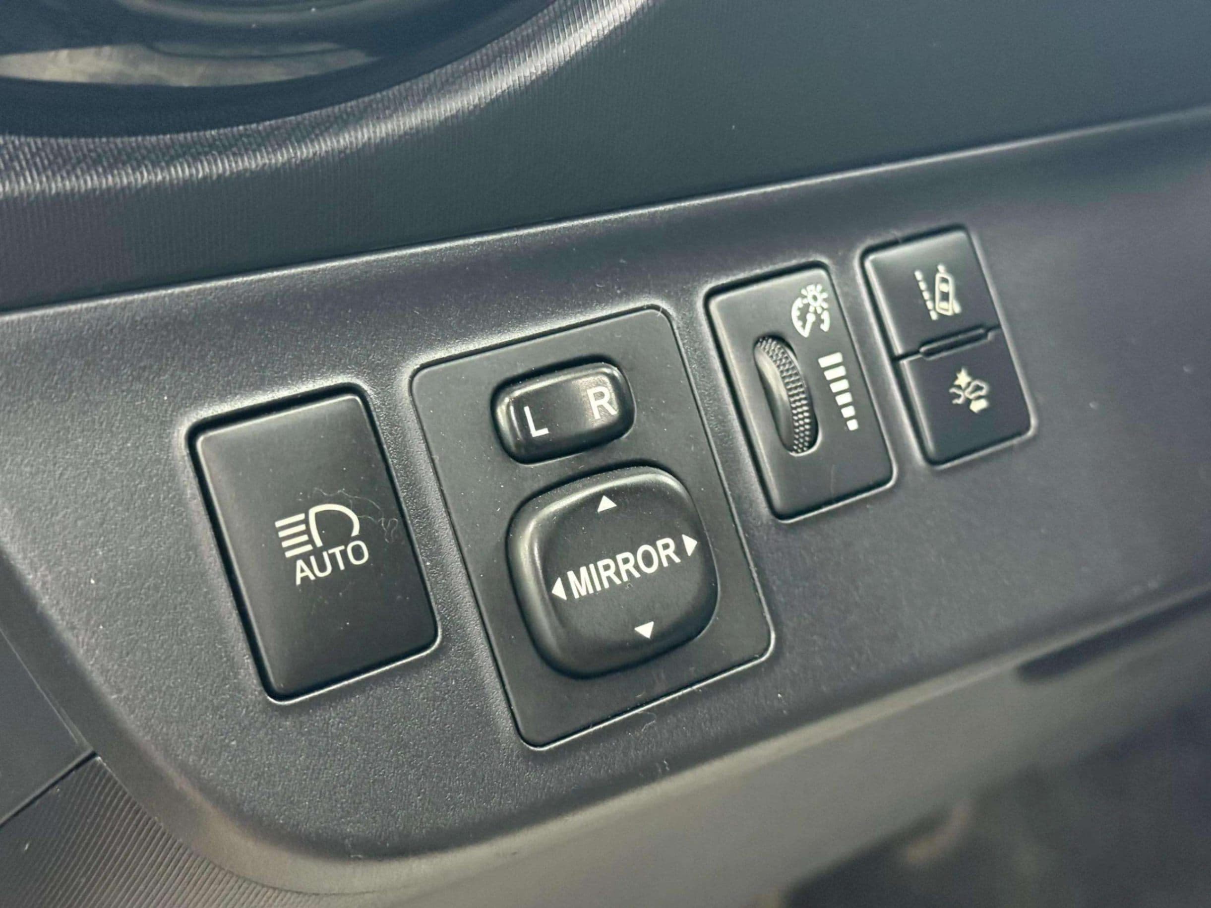 2017 Toyota Prius c - photo 16