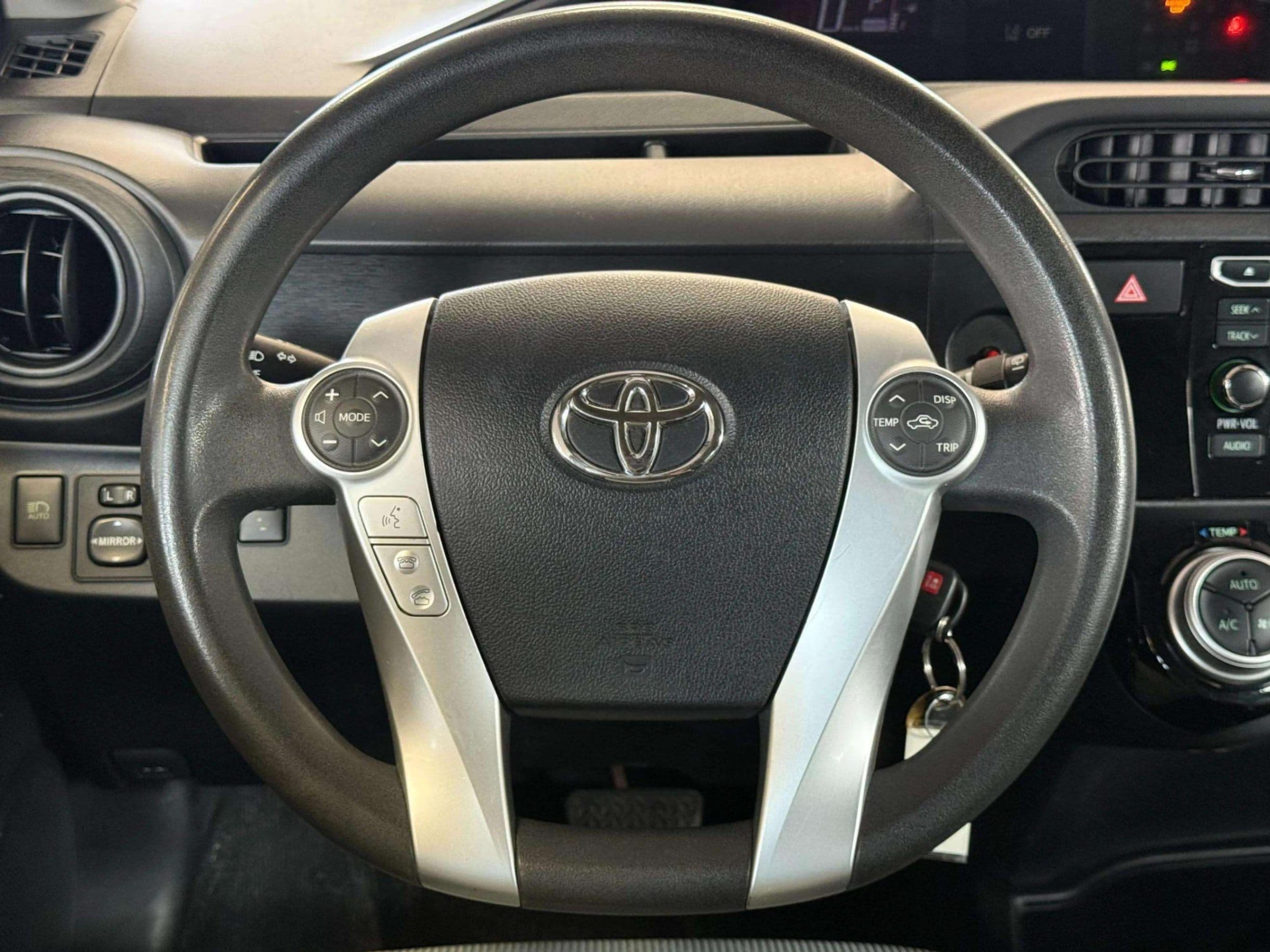 2017 Toyota Prius c - photo 14