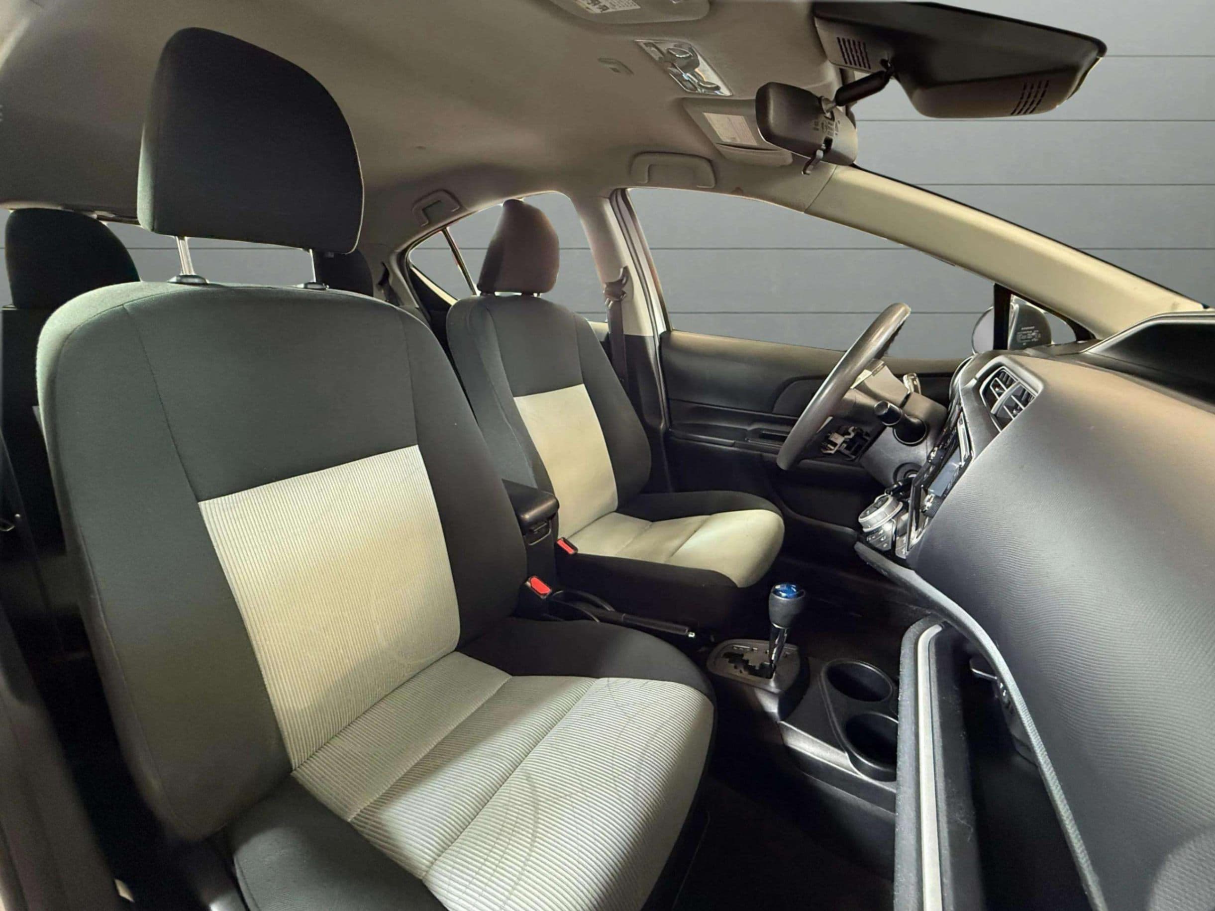 2017 Toyota Prius c - photo 24