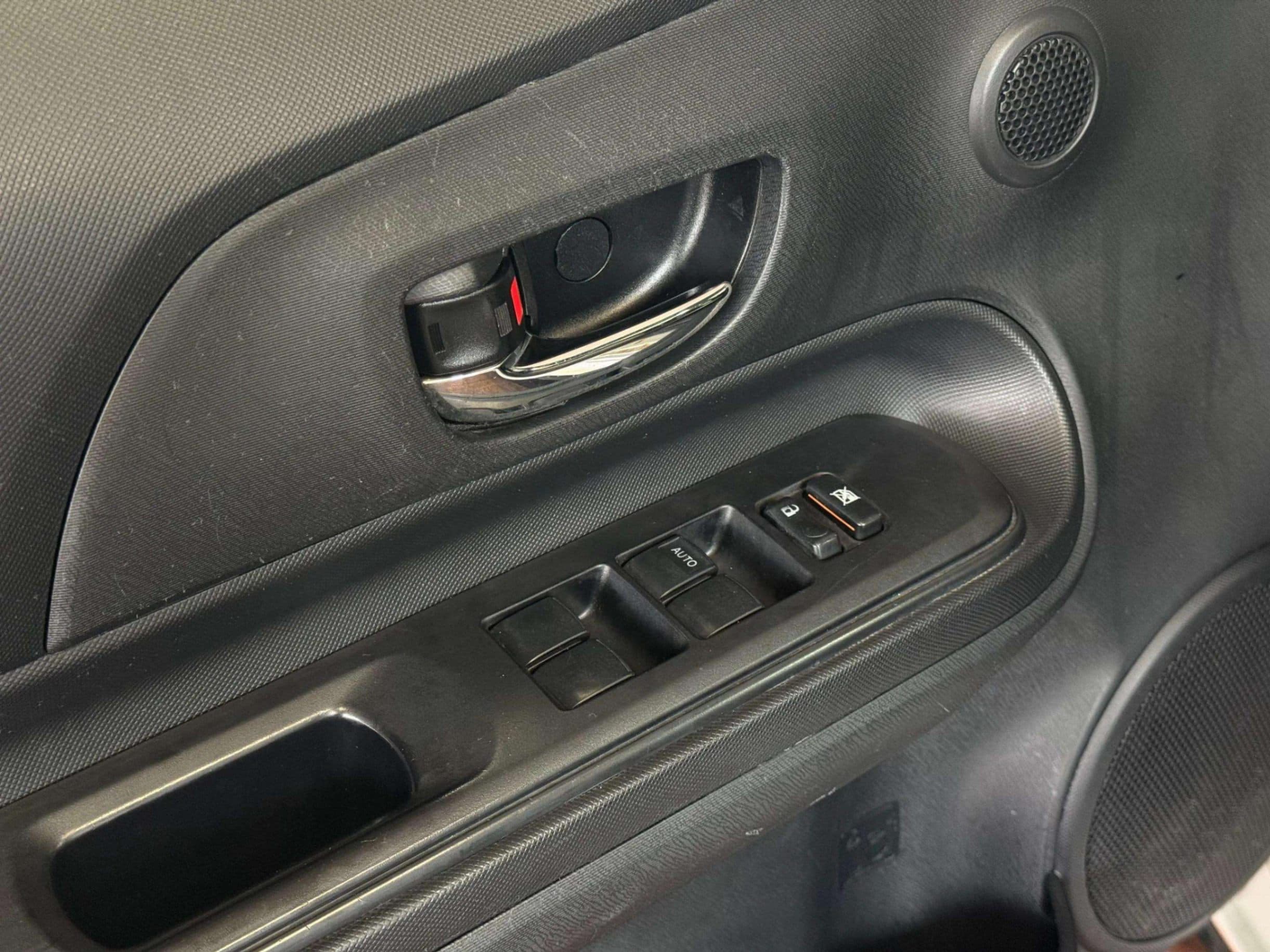 2017 Toyota Prius c - photo 26