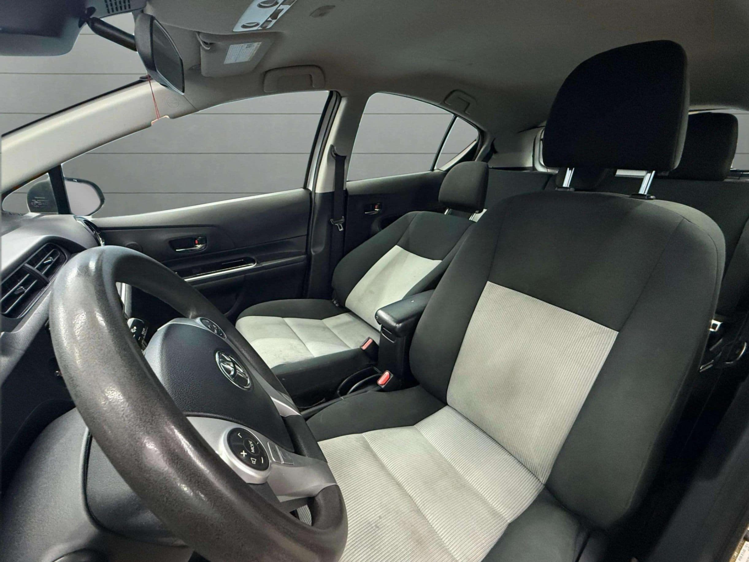 2017 Toyota Prius c - photo 21