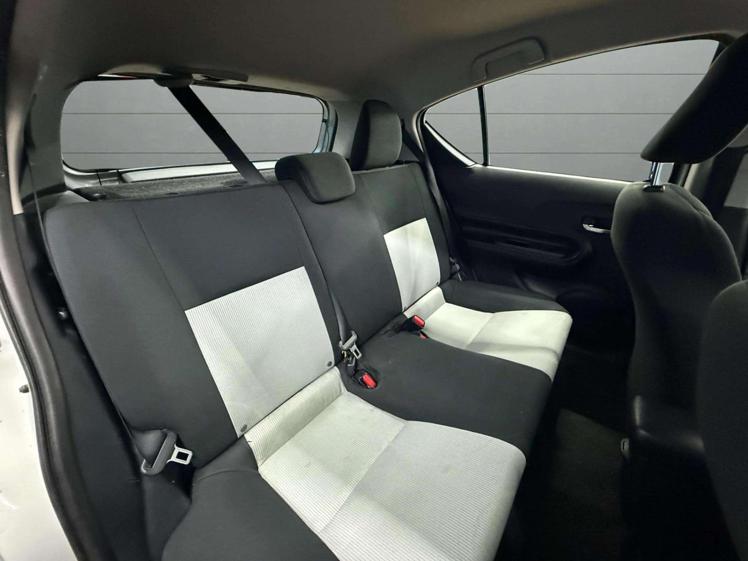 2017 Toyota Prius c - photo 24