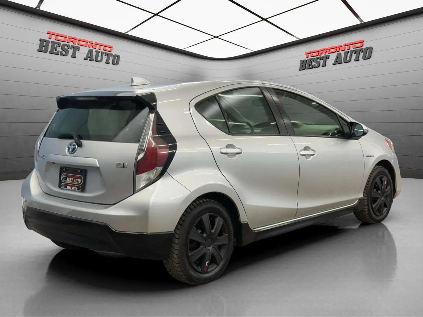 2017 Toyota Prius c - photo 7