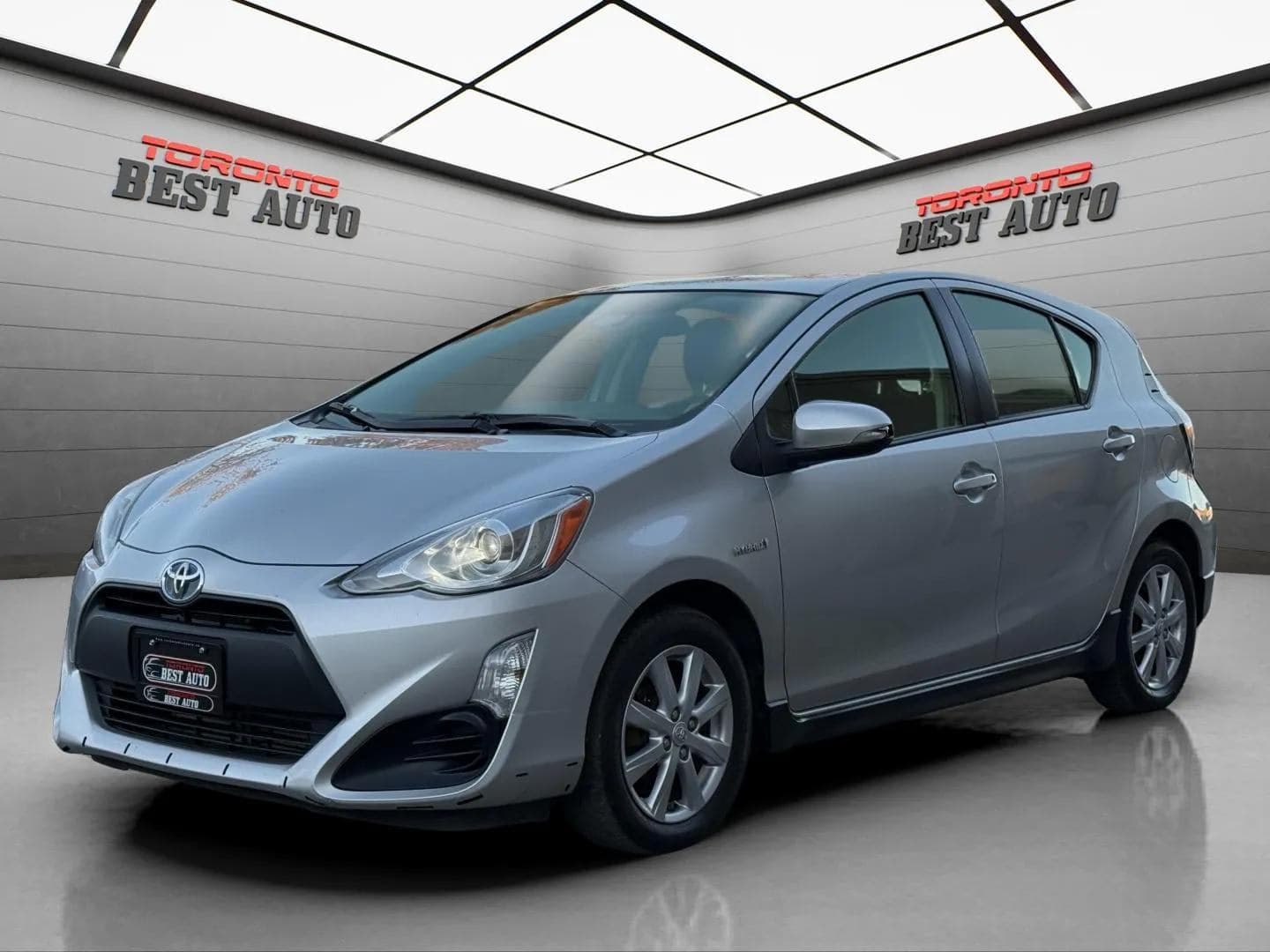 2017 Toyota Prius c - photo 3