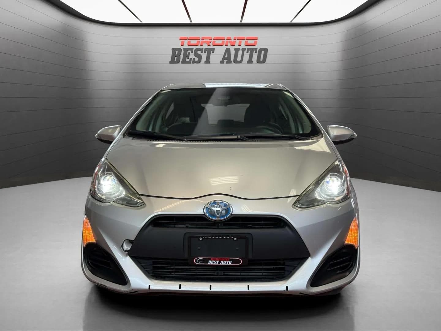 2017 Toyota Prius c - photo 2