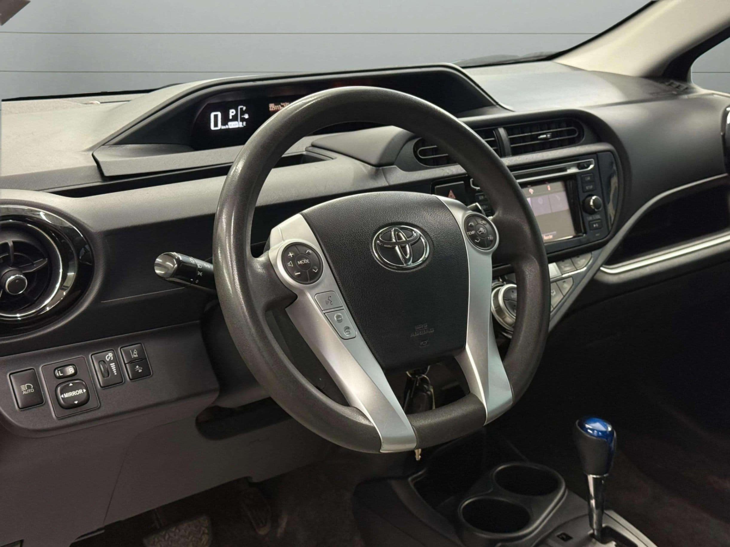 2017 Toyota Prius c - photo 12