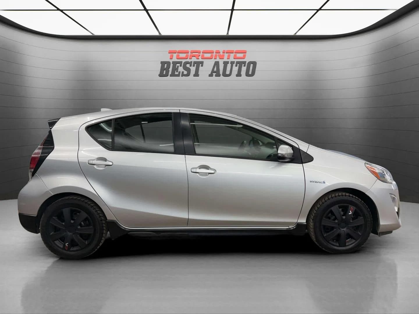 2017 Toyota Prius c - photo 8