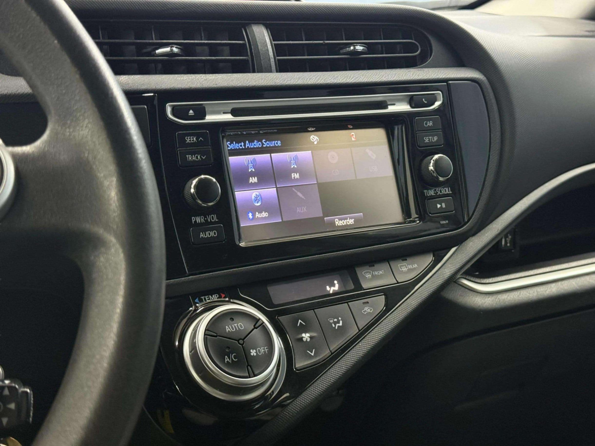 2017 Toyota Prius c - photo 18