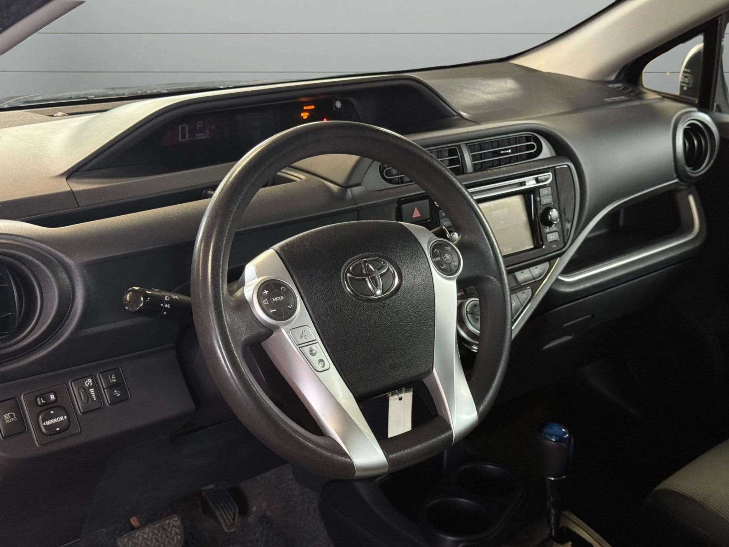 2017 Toyota Prius c - photo 13