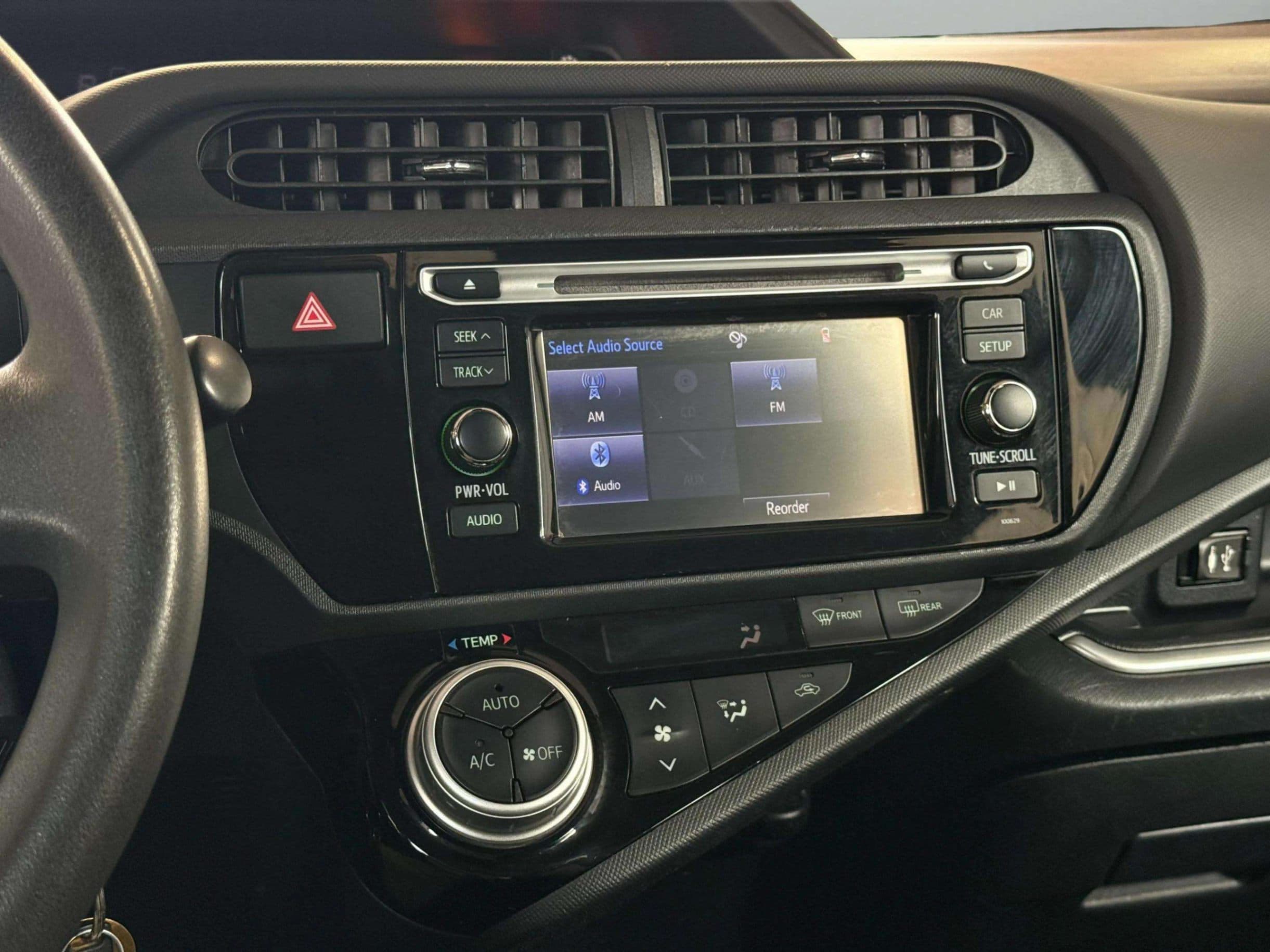 2017 Toyota Prius c - photo 19