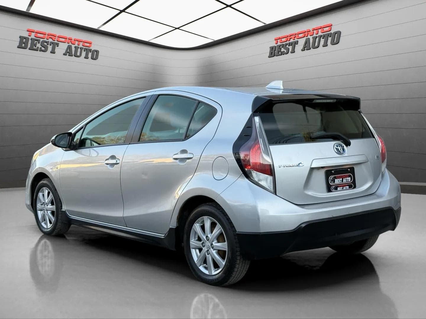 2017 Toyota Prius c - photo 5