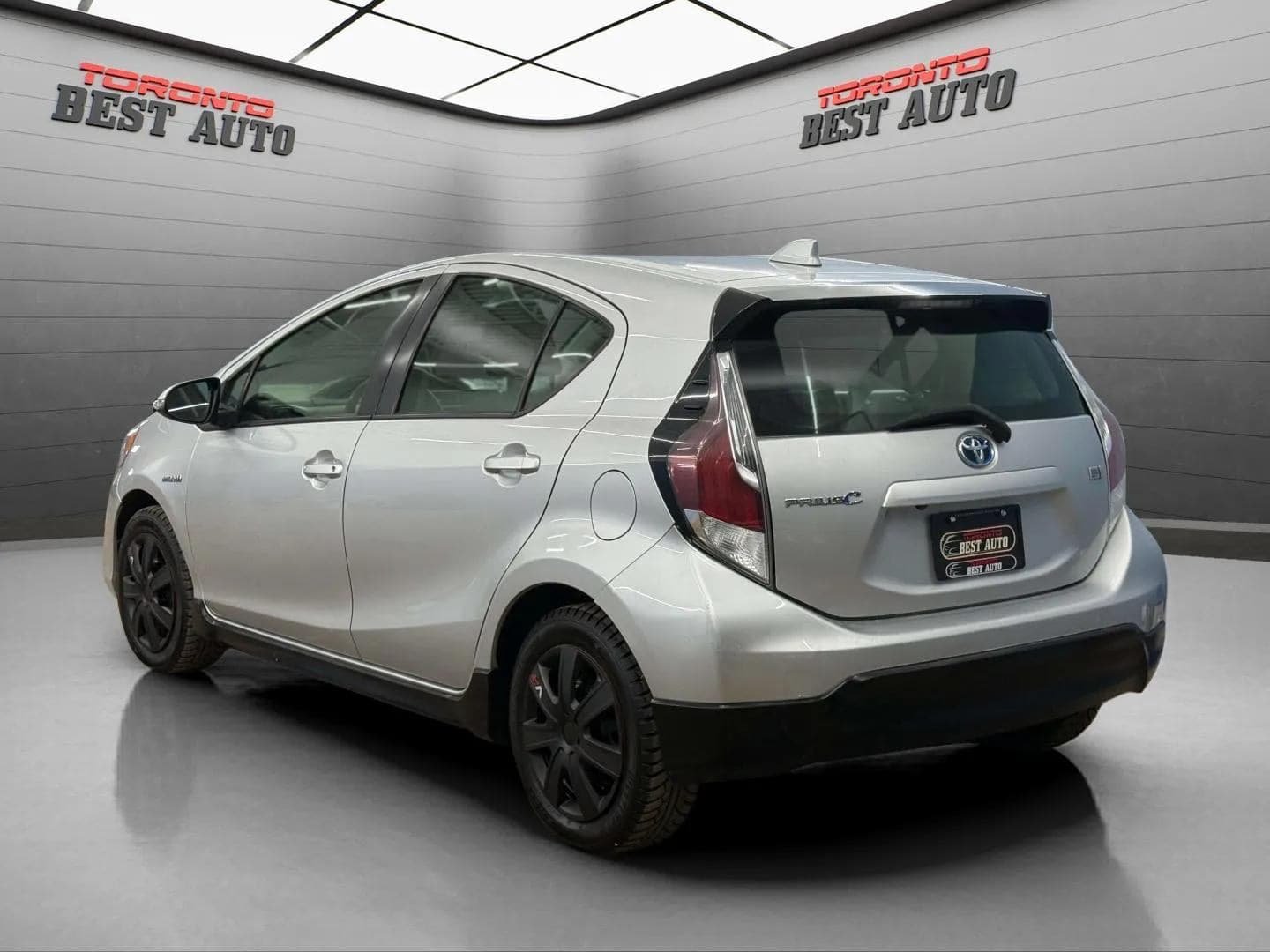 2017 Toyota Prius c - photo 5
