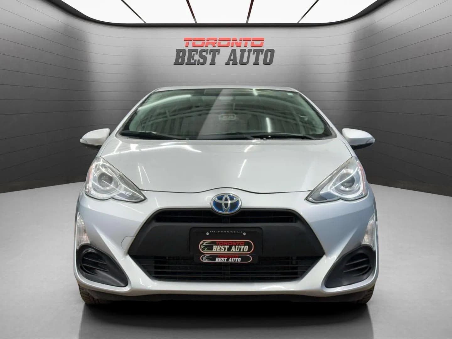 2017 Toyota Prius c - photo 2