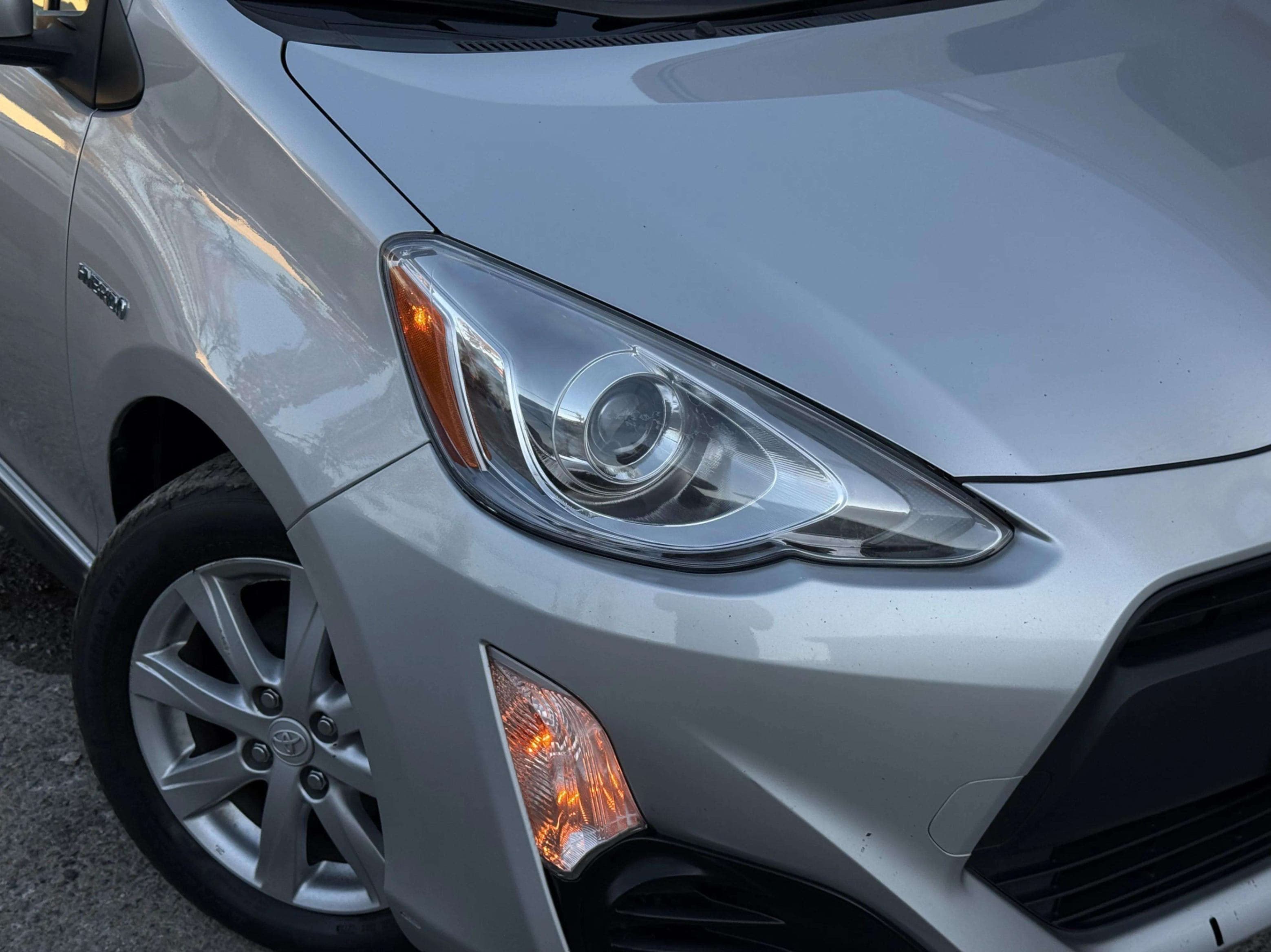 2017 Toyota Prius c - photo 9