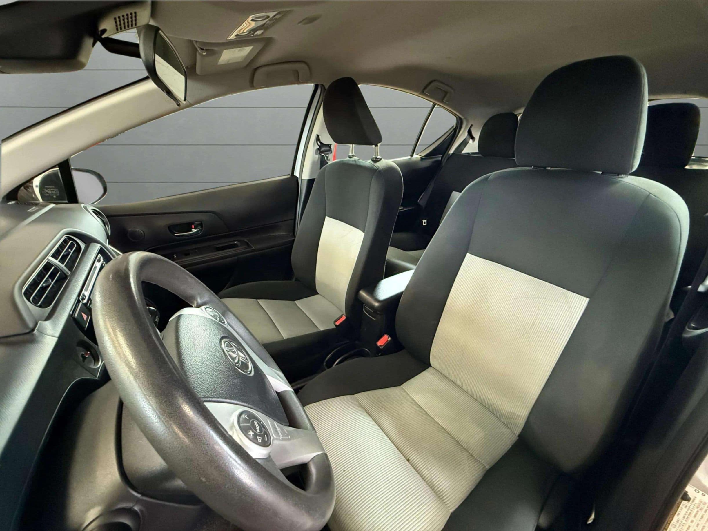 2017 Toyota Prius c - photo 23