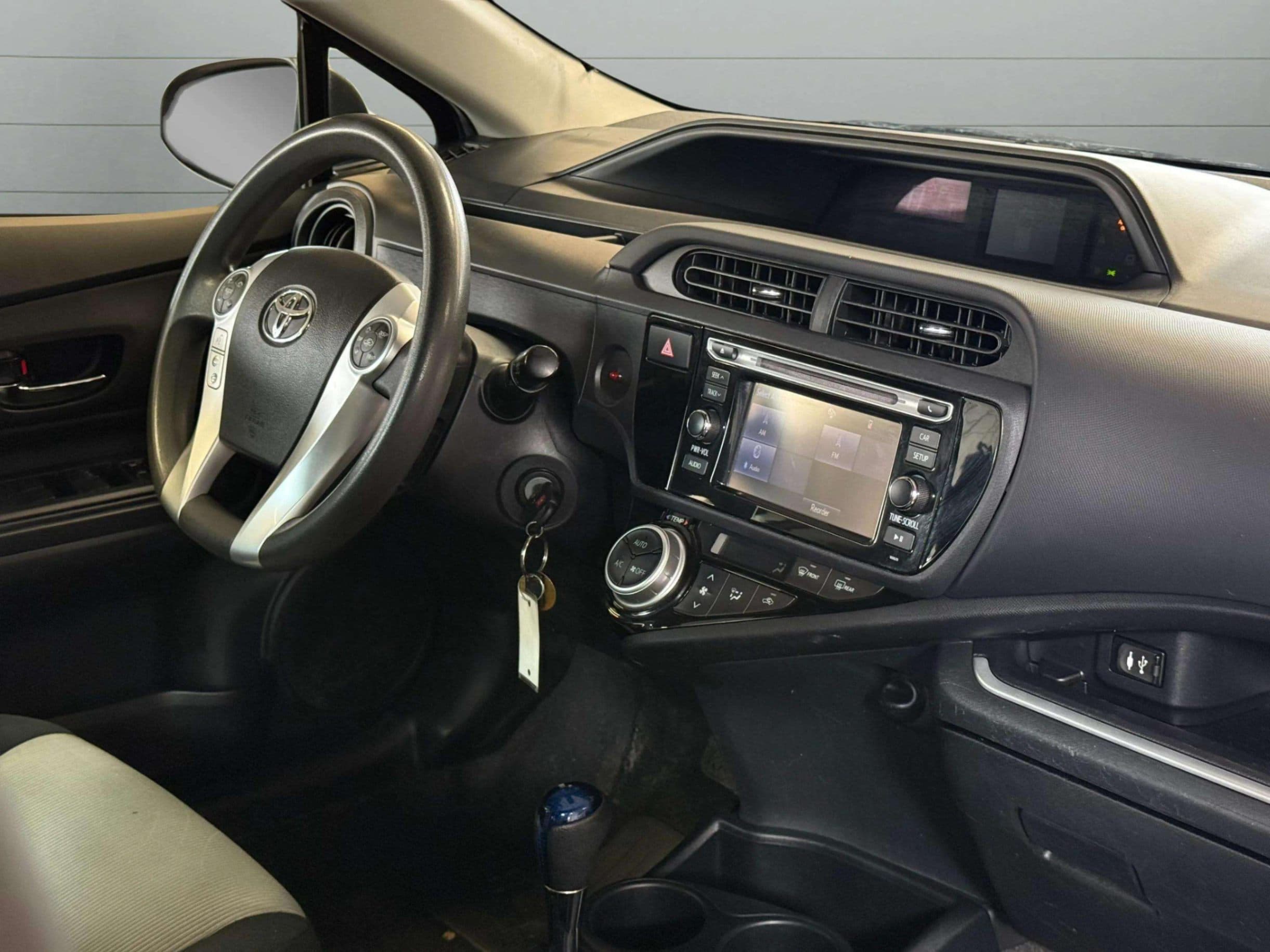 2017 Toyota Prius c - photo 22