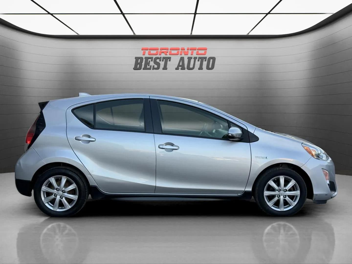 2017 Toyota Prius c - photo 8