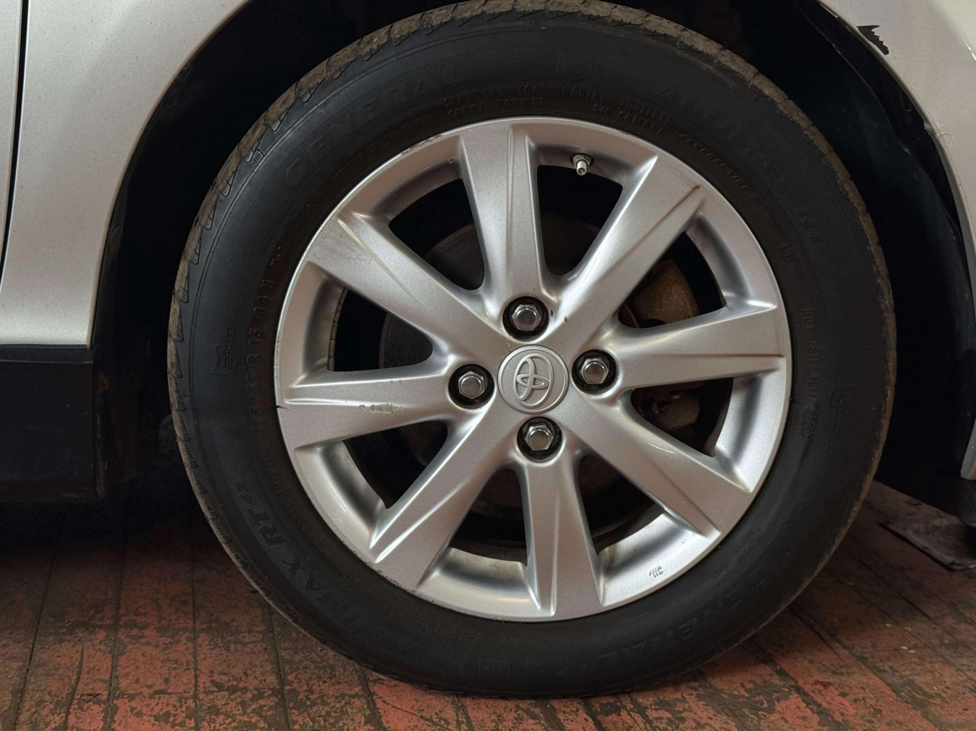 2017 Toyota Prius c - photo 12
