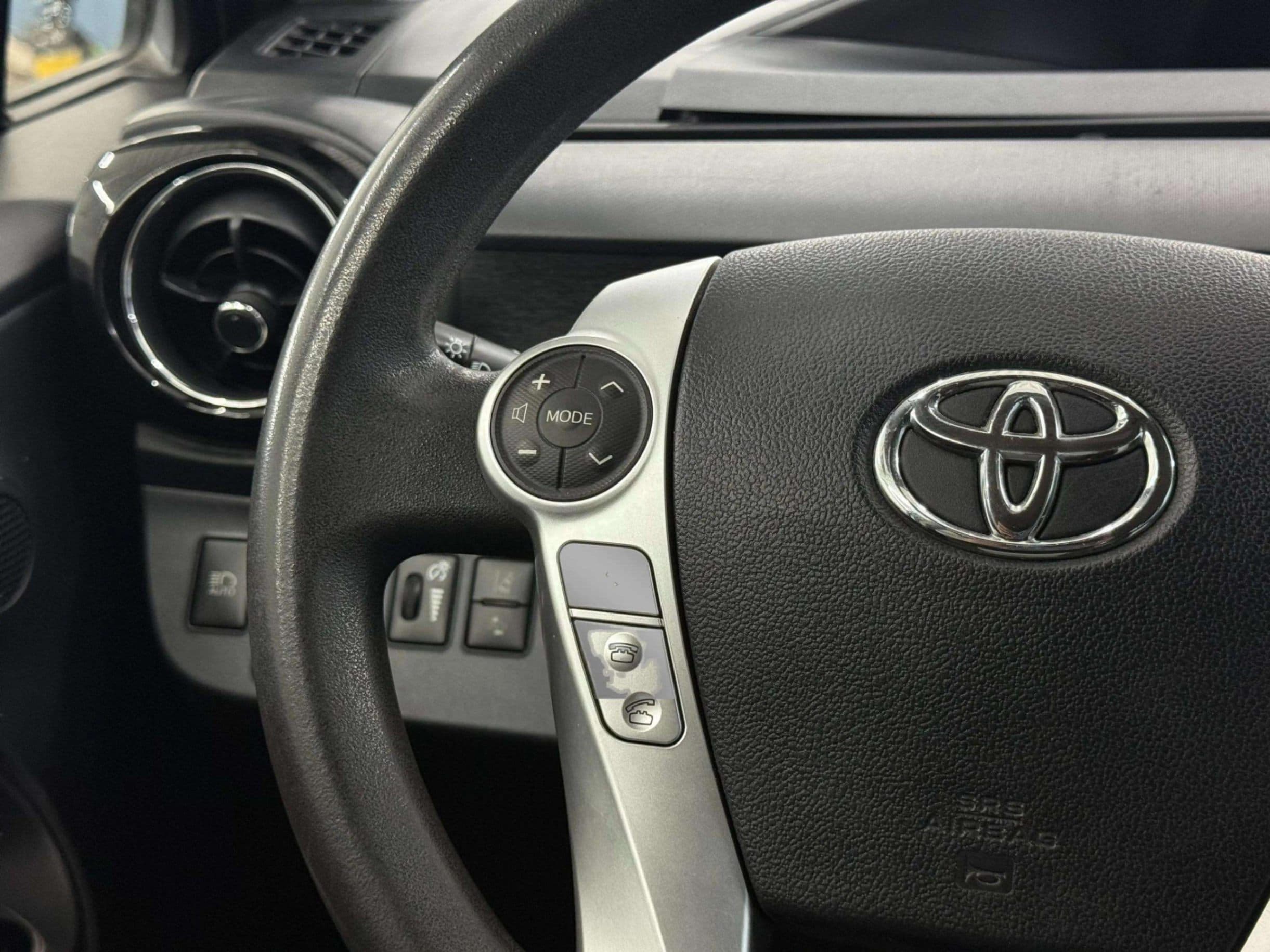2017 Toyota Prius c - photo 15