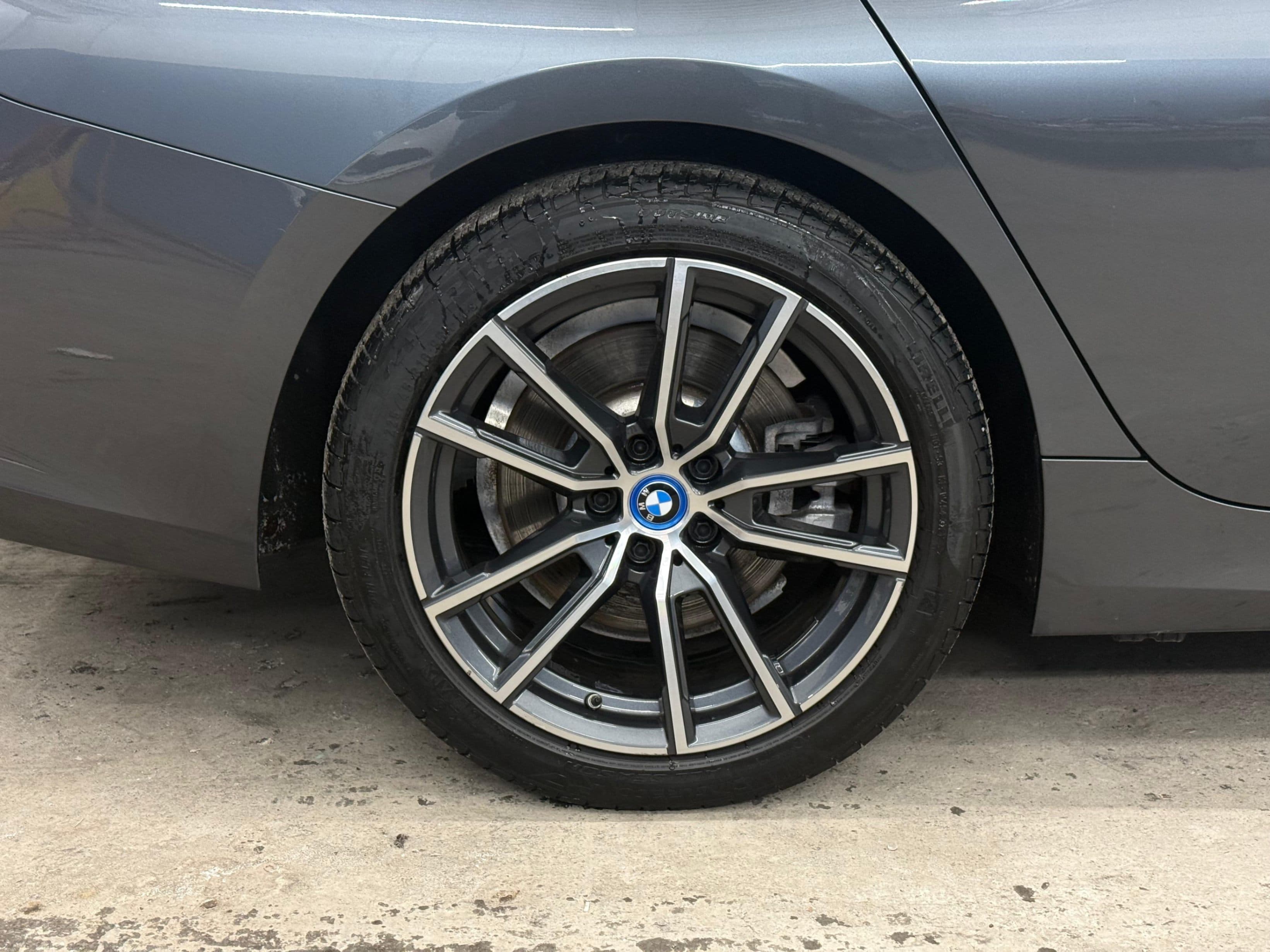 2022 BMW 3 SERIES - photo 9