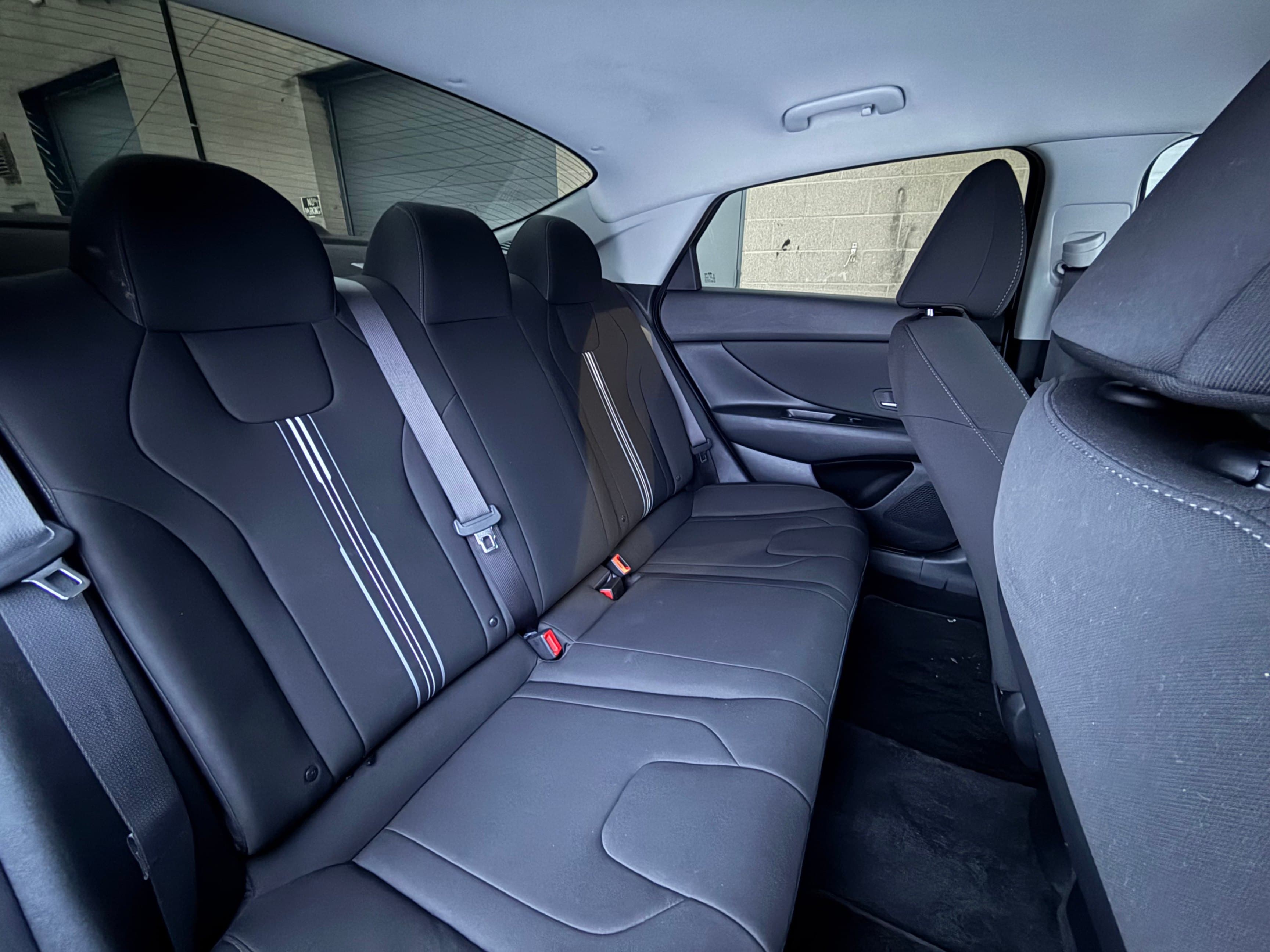2023 Hyundai Elantra - photo 25